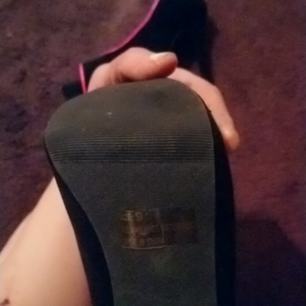Shoes - Picture 2 of 6